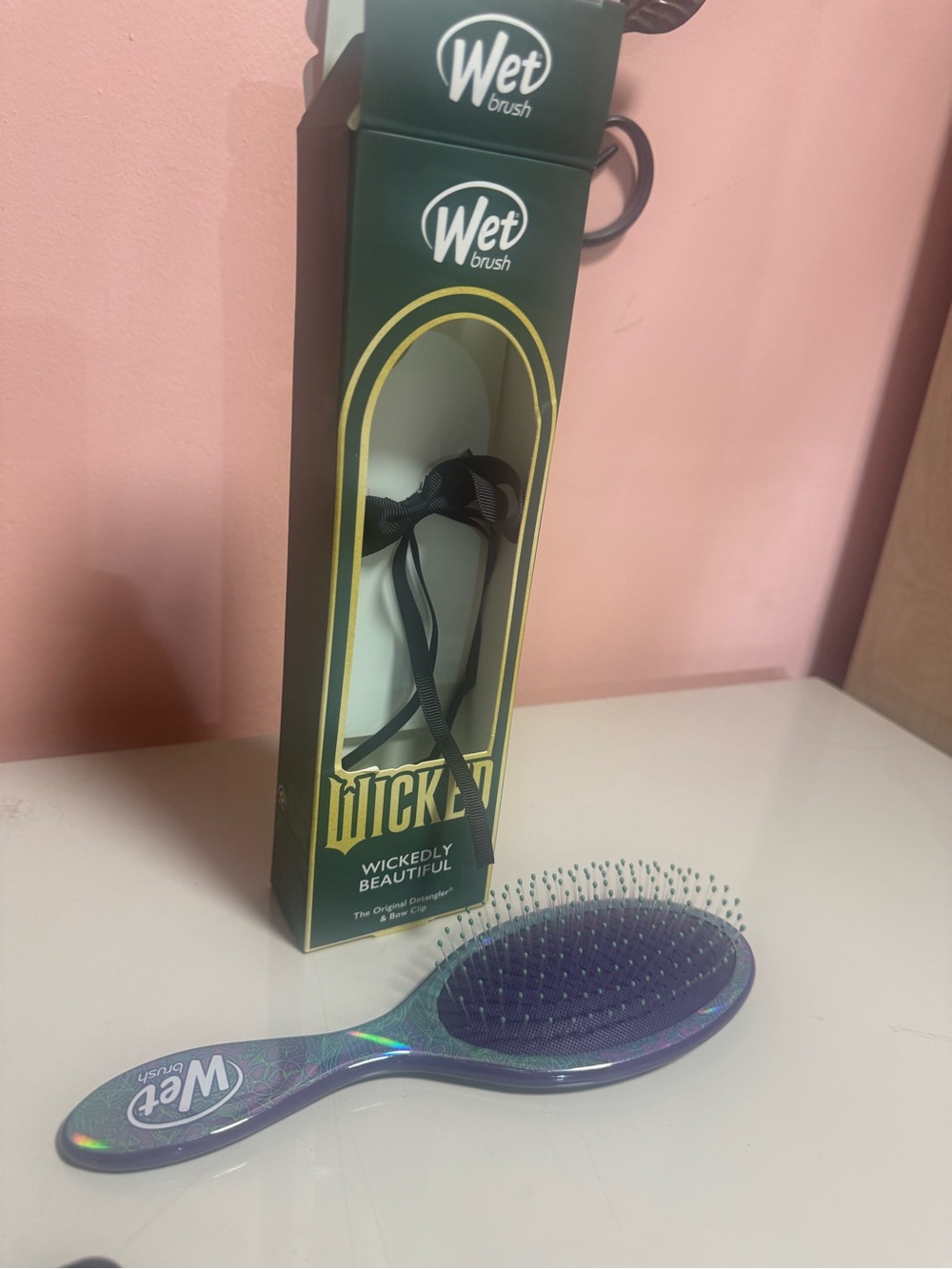 Wet Brush Wickedly Beautiful Wicked Original Detangler Brush Purple/Green Oval